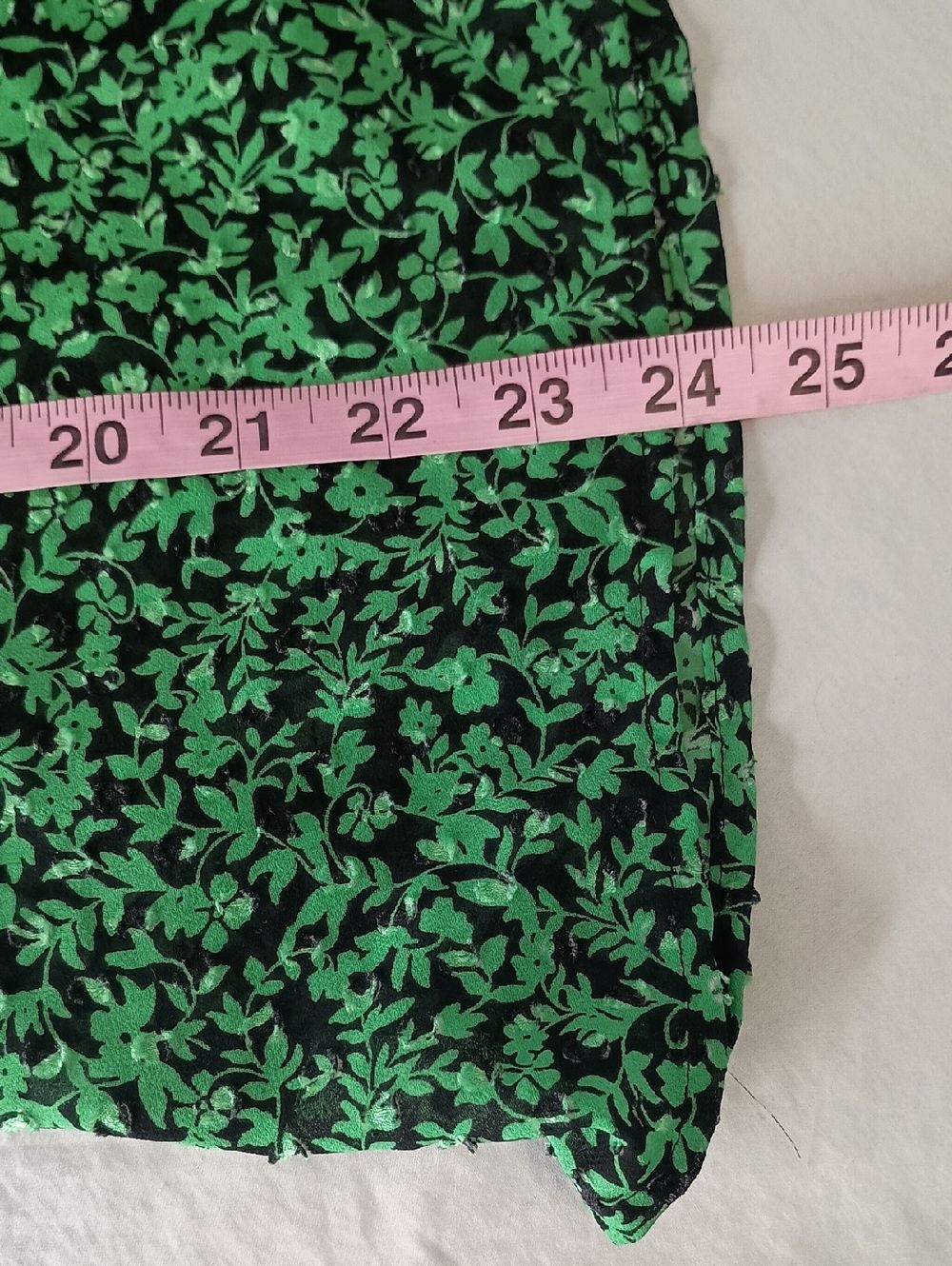 Women's Size M Green Floral Smocked-Yoke Blouse Spring - Picture 9 of 9